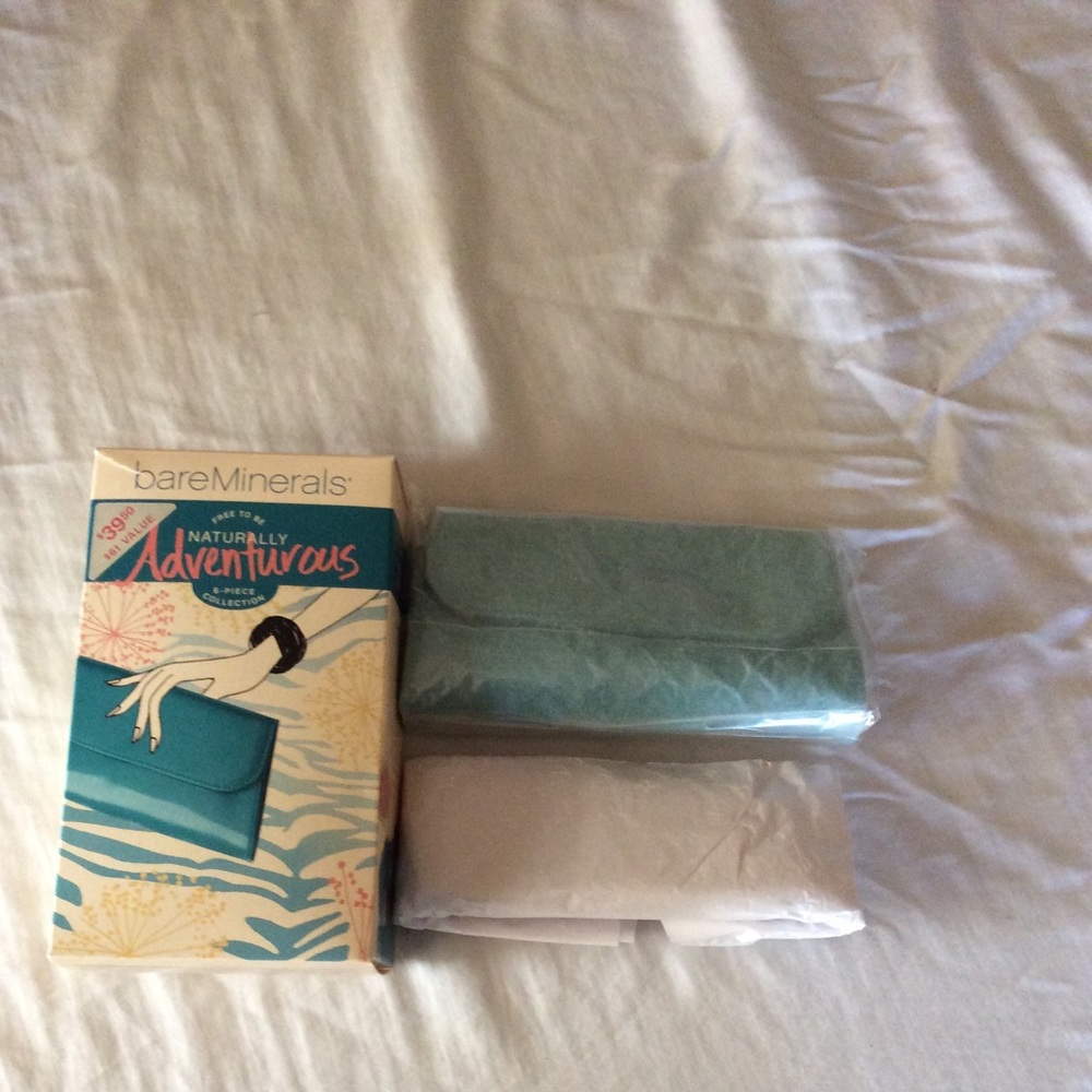 Bare Minerals “Naturally Adventurous” 6pc gift set